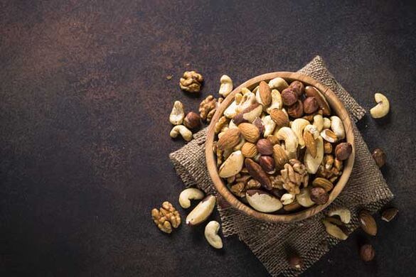 Une variété de noix dans l'alimentation d'un homme améliorera efficacement les effets